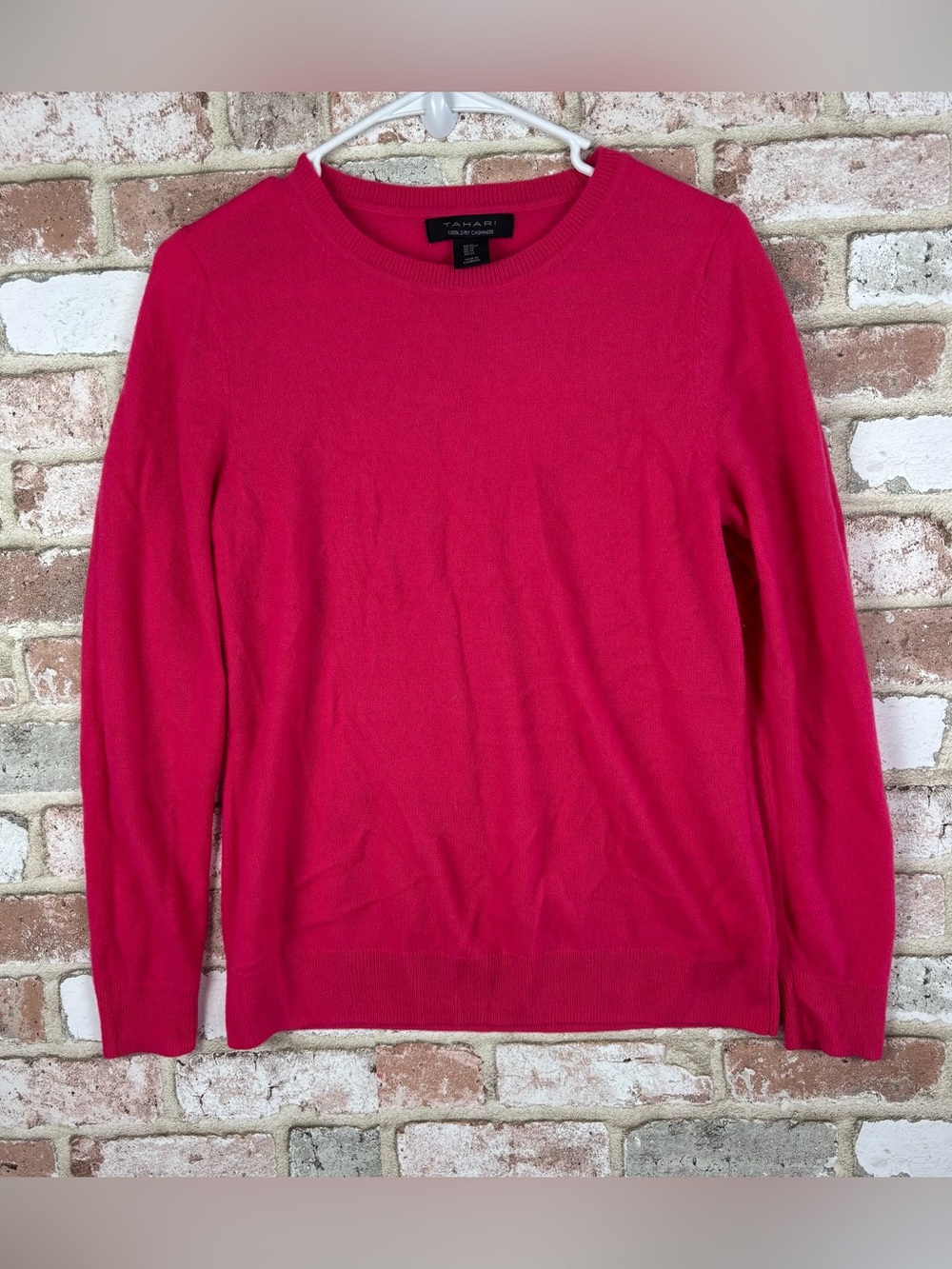 Tahari hot Pink 100% 2 ply cashmere Long sleeve sweater Medium